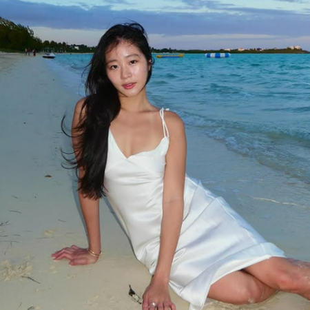 Evelyn Ha, blessed with genuine humor and authentic charm, has gained the hearts of millions of fans. 